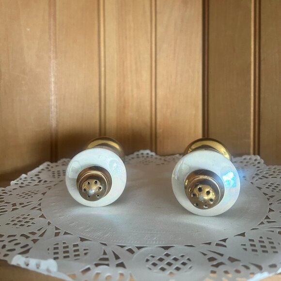 Vintage Ivory Lustreware Porcelain Salt & Pepper Shakers Hand Painted Gold 1940s - Picture 4 of 4